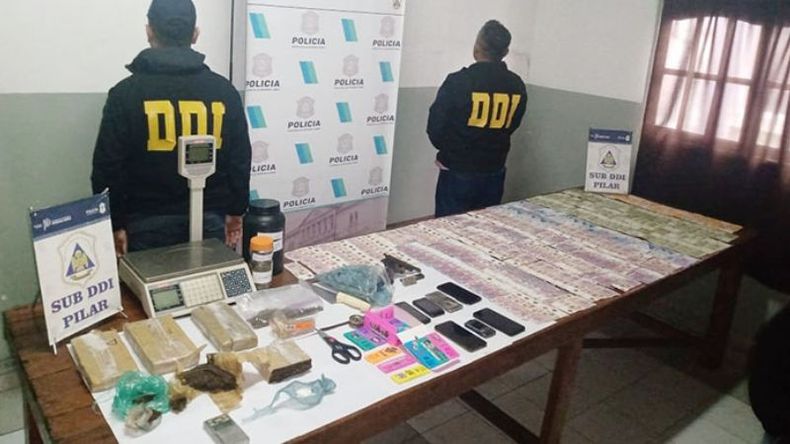 DROGAS. En los allanamientos, la policía incautó marihuana y cocaína..