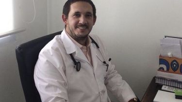 Patricio Pachelo en el consultorio de Mendoza 985, Pilar Centro. .