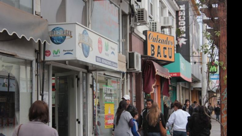 El microcentro tiene 418 comercios: el 25% es de indumentaria y calzado..