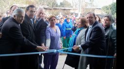 Corte de cintas a cargo de Humberto Zúccaro y sus funcionarios..