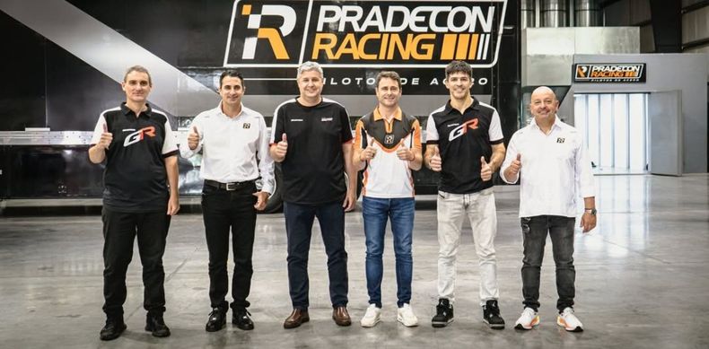 Matas Rossi a la derecha entre Christian Lesdesma y Alberto Jaime en el Pradecon Racing