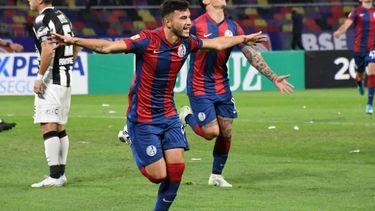 GRITO DE GOL. Leguizamón fue clave para el primer triunfo de San Lorenzo en el torneo..