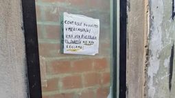 El cartel que había colocado la banda narco de José C. Paz en la entrada de su búnker. El cartel que había colocado la banda narco de José C. Paz en la entrada de su búnker.