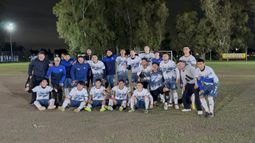 PLANTEL. Todo Unión posa en San Alejo tras el triunfo que lo dejó puntero.