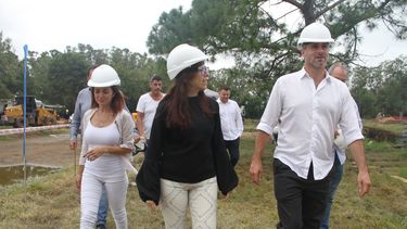Achával recorrió con Batakis la obra que se realiza en Villa Rosa.
