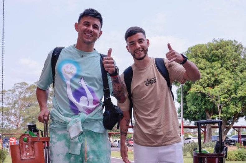 PULGAR ARRIBA. Leguizamón llegó a Paraguay junto a Adam Bareiro.