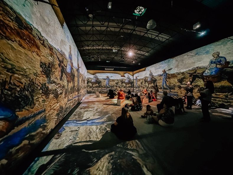Escobar Innova incluye la muestra inmersiva de Van Gogh.