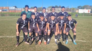 TERCERA. La formación de la reserva de Real Pilar que ganó 2-0 en Berazategui.