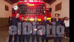 ESTRENO. Los bomberos villarrosenses contentos como chicos con juguete nuevo..