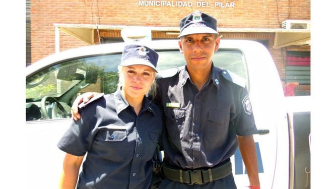 SERÁN LOS PADRINOS. La oficial Natalia Cabrera y el sargento Leandro Mora..
