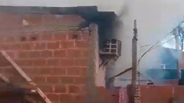 piden colaboraciones para una familia que perdio todo en un incendio