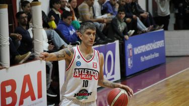 CONDUCCIÓN. Jonatan Treise es una de las figuras de Atlético en esta 2023/24.