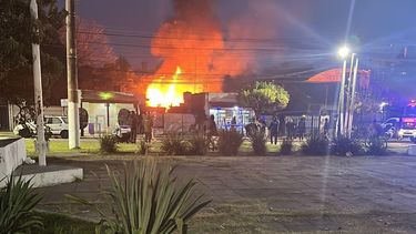 La dueña de la vivienda logró ponerse a salvo de las llamas. La dueña de la vivienda logró ponerse a salvo de las llamas.