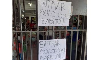 CARTEL. En Villa Rosa, comercios exigen barbijo para ingresar..
