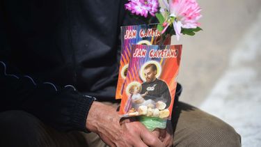 dia de san cayetano, patrono del pan y del trabajo