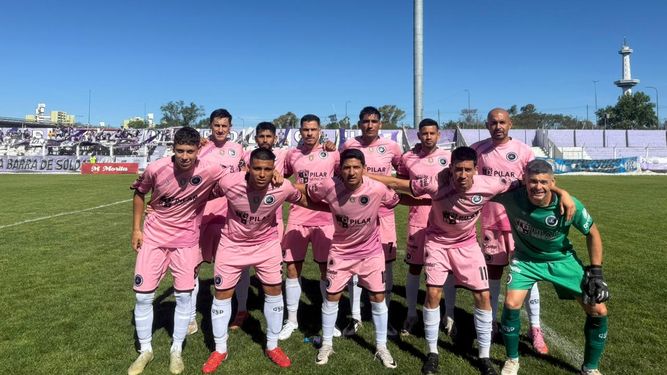 EQUIPO. El once titular de Real Pilar que jugó en Villa Soldati.