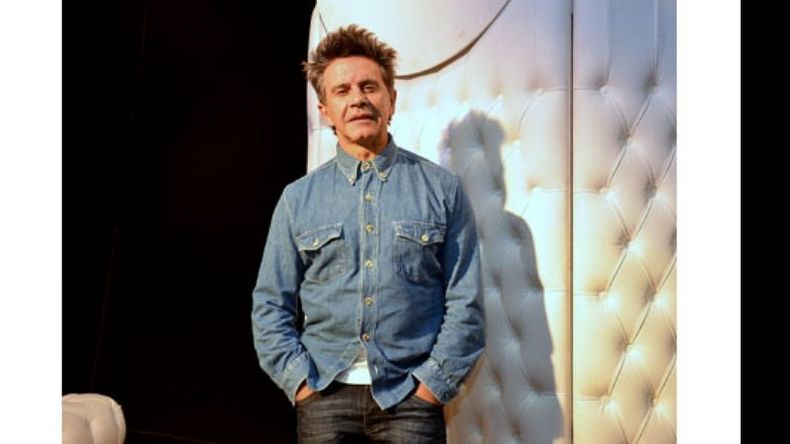 Sobre las tablas El actor Osvaldo Laport protagonizó “Las novias de Travolta”, en el Lope de Vega, con la actuación de Viviana Sáez, Carina Galucci, Carolina Frosio, Marcela Compagnucci y Jazmín Laport..