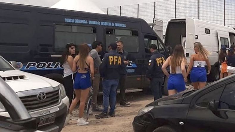 22 promotoras fueron rescatadas por la policía, el domingo, en el autódromo de Rosario..