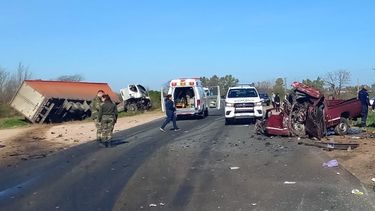 El camión y la Hiluz protagonizaron un terrible choque en la ruta 47.