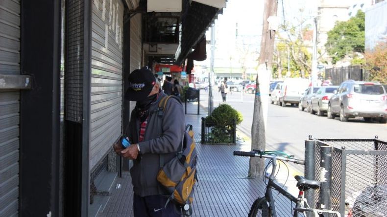 PERSIANAS BAJAS. El comercio es uno de los sectores más afectados por la pandemia..