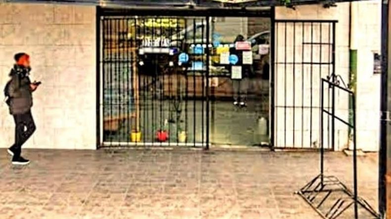 El frente del local asaltado..
