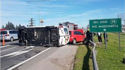 (Diego Silvero). VOLCADA. Así quedó la camioneta tras el impacto. .
