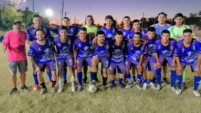 EQUIPO. Pilar Unidos sumó por primera vez de a tres.