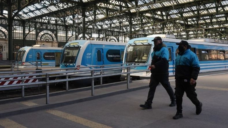 AVISO. Los pasajeros que usen el tren ahora deberán confirmar el viaje entre 72 y 24 horas antes de realizarlo..