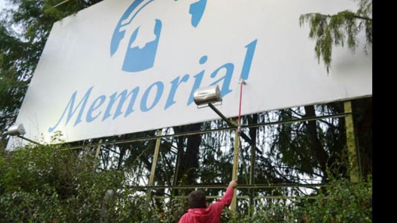 MEMORIA. La intervención al cementerio donde están los restos de jefes genocidas..
