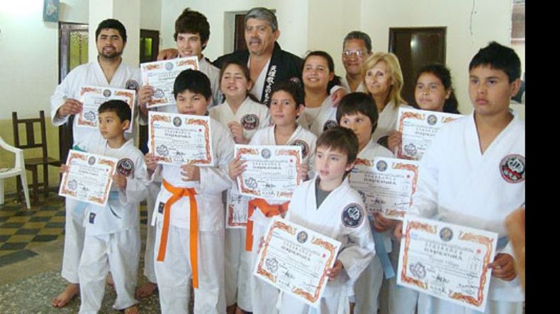 Los alumnos de Nelson Vidal obtuvieron 6 medallas de oro, 7 de plata y 3 de bronce..