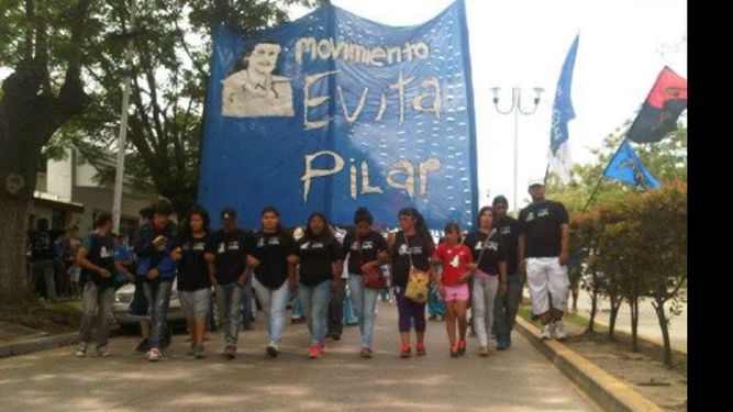 La presencia de militantes generó confusión en comerciantes y vecinos..