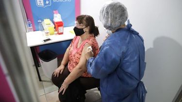 FALTA MENOS. La mayoría de los adultos mayores tiene las dos dosis..