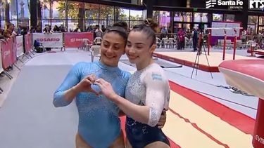 UN SOLO CORAZÓN. Julieta Lucas (dereecha) y María Estoco. Las argentinas dominaron las barras paralelas.