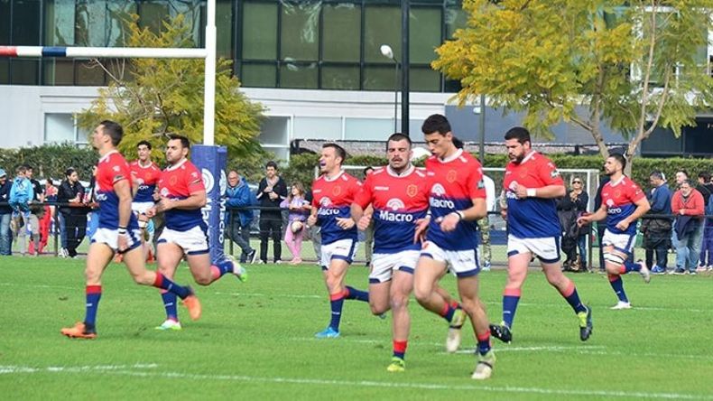 ENTRADA. Los jugadores de Deportiva se enfocan para el debut en marzo..