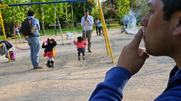 LIBRE DE HUMO. Impulsan una ley para prohibir fumar en plazas, parques y espacios públicos. LIBRE DE HUMO. Impulsan una ley para prohibir fumar en plazas, parques y espacios públicos.