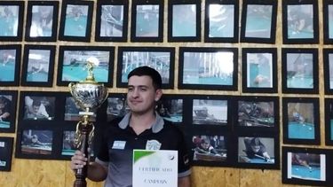 Brian Block con el título logrado en Mar del Plata.