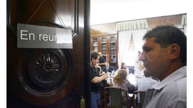 “EN REUNIÓN”. Con tiempo, se inician las negociaciones salariales..