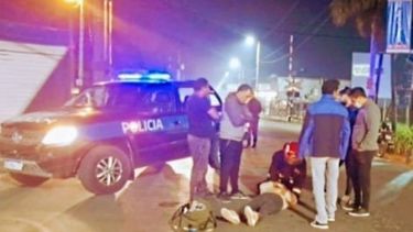 El accidente tuvo lugar anoche en Ruta 26 e Independencia. La mujer fue trasladada al hospital Sanguinetti. Foto @juancaimpacto.