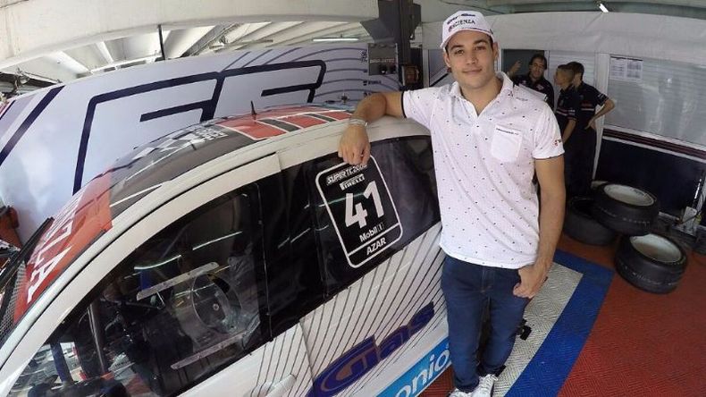 Azar debutó con el Nº41 en los laterales del Peugeot 408..