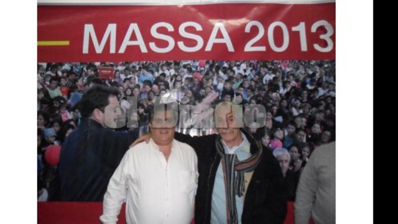 Delante del afiche. Quintero y Galmarini, durante un plenario en San Miguel..