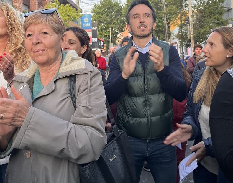 SEBASTIÁN NEUSPILLER. El candidato de JxC, en la procesión. &nbsp;