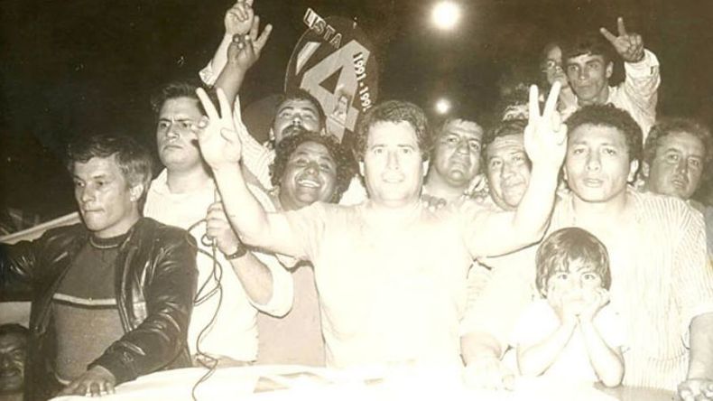 Jorge Telmo Pérez festeja su triunfo en las elecciones de 1991. Dos años más tarde “El Pampa” dejó su puesto para ser diputado nacional. Estuvo ocho años en el Congreso y fue funcionario durante la presidencia de Eduardo Duhalde. .