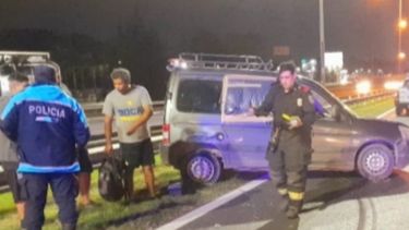 ACCIDENTE EN PANAMERICANA. El conductor chocó contra el guardarrail tras reventar un neumático.&nbsp;