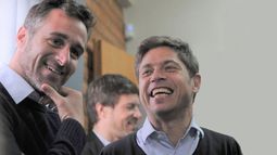 CANDIDATOS. Achával y Kicillof, ayer, en un momento de distención. .