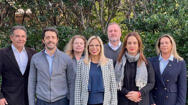 LISTA. Cáceres junto a sus principales candidatos, entre ellos Maciel, Antonietti y Zakhem.