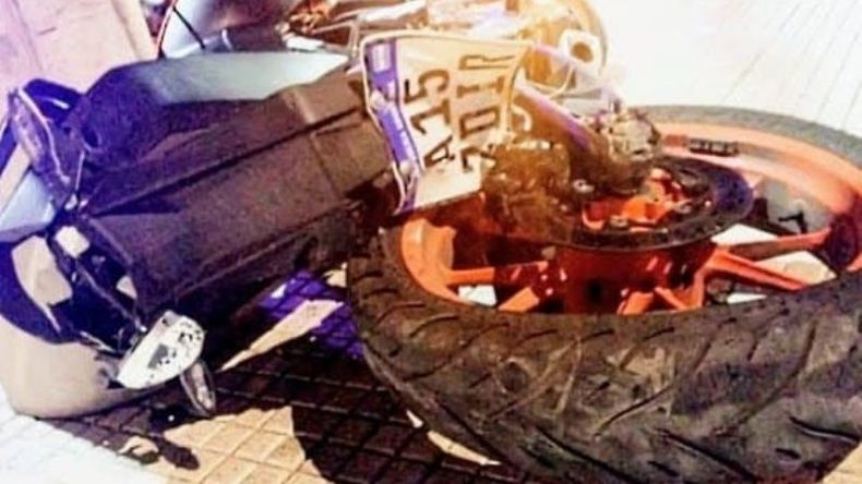 El conductor de la moto falleció poco después de llegar al hospital. Foto @juancaimpacto.