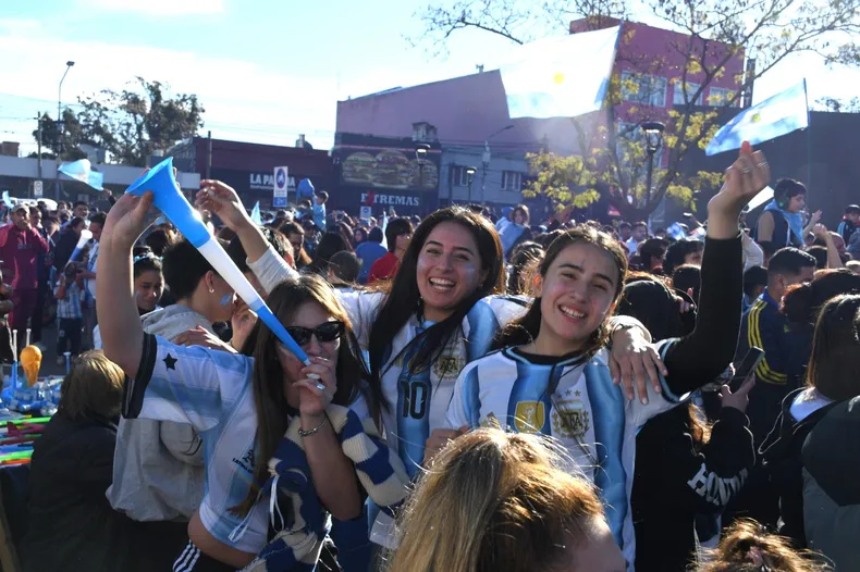 La plaza 12 de Octubre volverá a tener pantalla gigante para Argentina-Inglaterra.