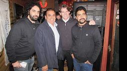 ROCKEROS. Molina y Nico Scioli rodeados por Tano Nieto y De Cecco (Ataque 77)..