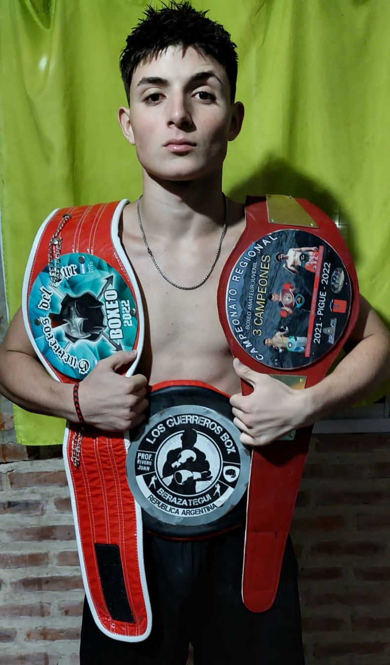 CINTURONES. "El Rayo" Kapusi y sus tres t&iacute;tulos logrados en el boxeo amateur.