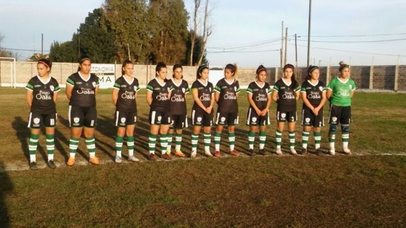 DEBUT. El primer equipo femenino de Real, que jugó ayer en Lima..